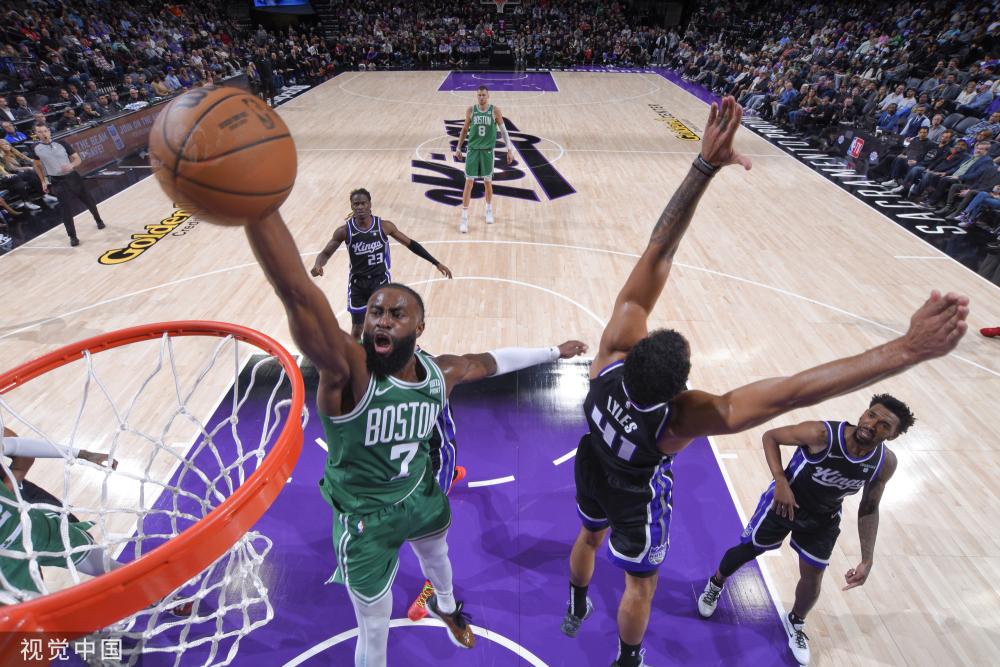 中国女足vs乌兹别克斯坦女足：吴海燕、唐佳丽首发，王霜替补.